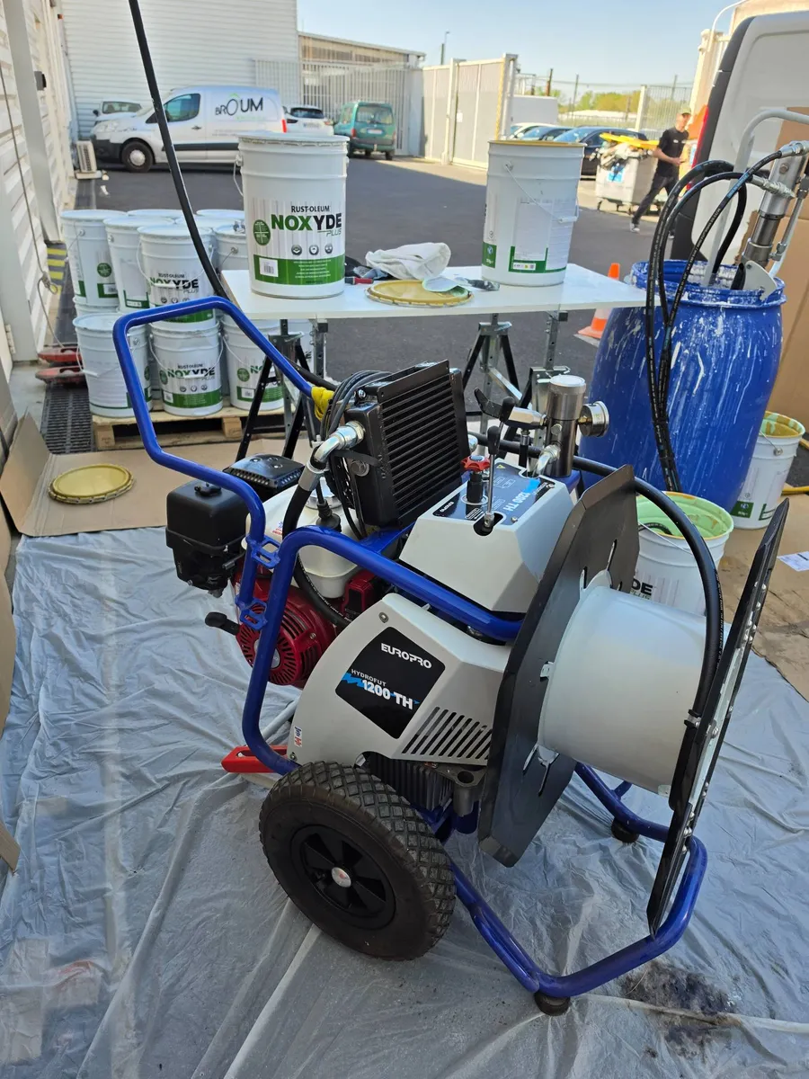 Application Hydrofuge 1200 au pulverisateur 12 litres minute sur toiture bac acier Beziers Box