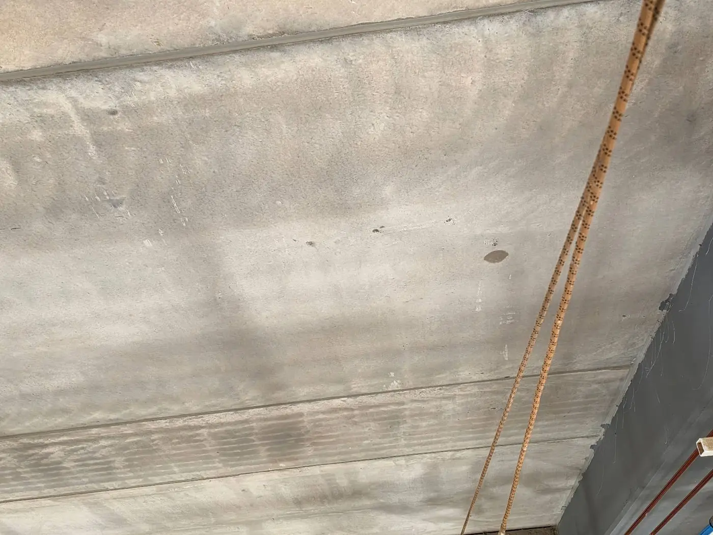 Support après dépose du luminaire et retrait des fixations en hauteur à Cornebarrieu