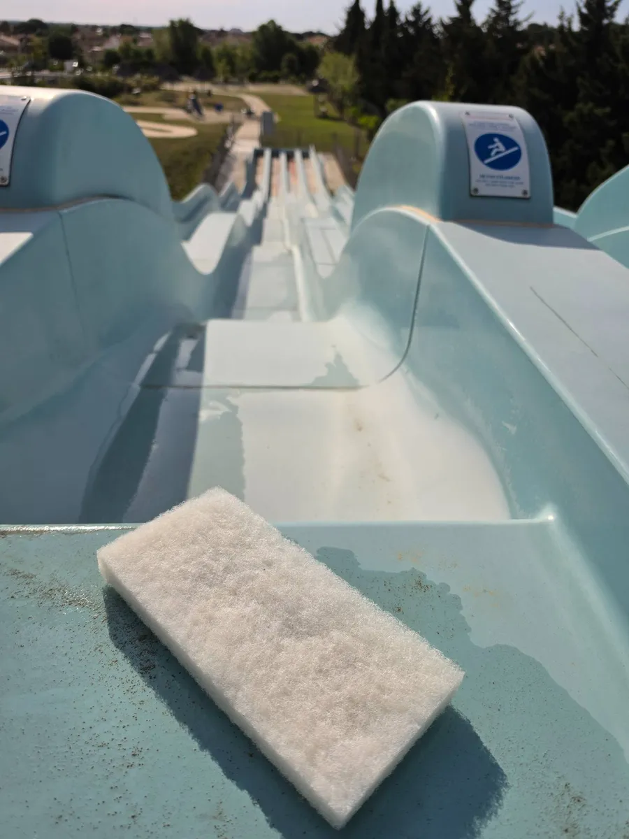 Toboggan du Centre aquatique Alfred-Nakache vu d'en haut avant intervention