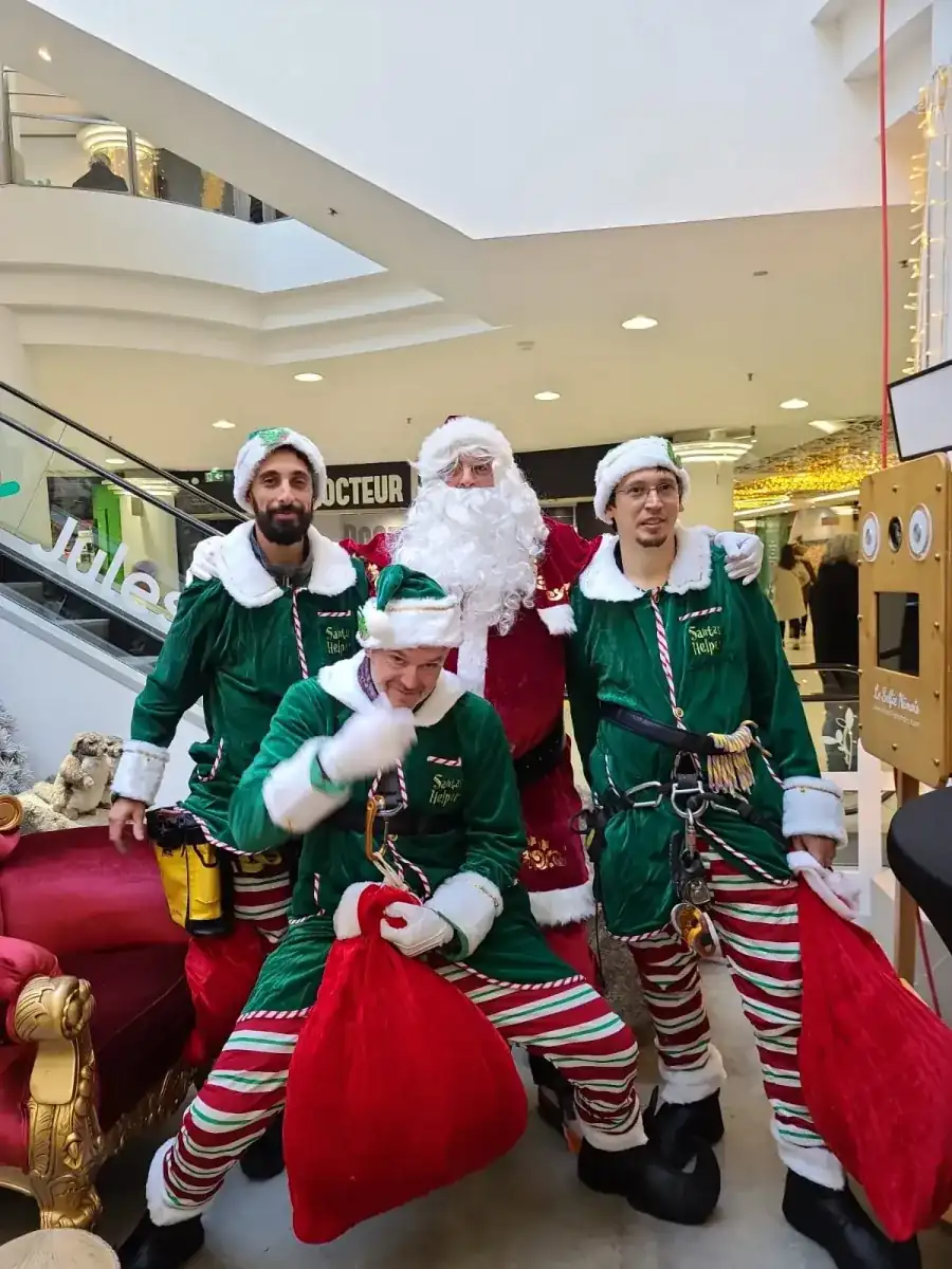 Animation Pere Noel au Polygone de Beziers - Photo 3