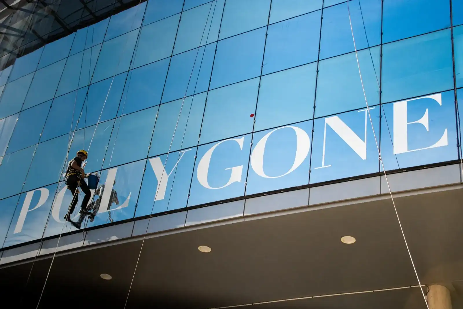 Nettoyage Vitres du Polygone de Beziers - Photo 2