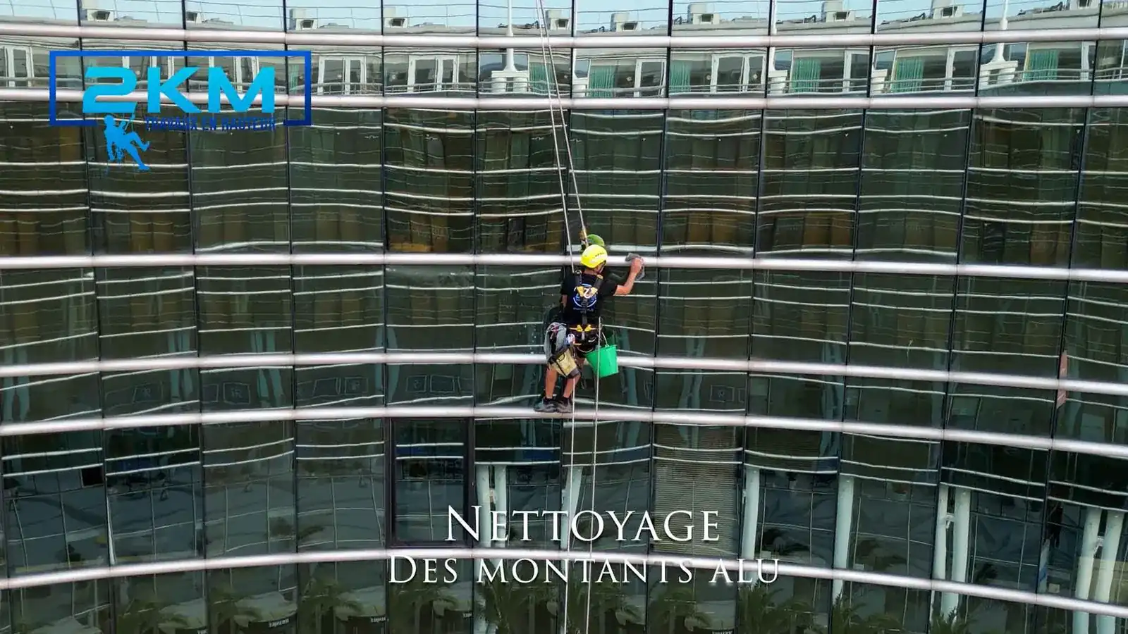 Cordiste nettoyage de vitres en hauteur