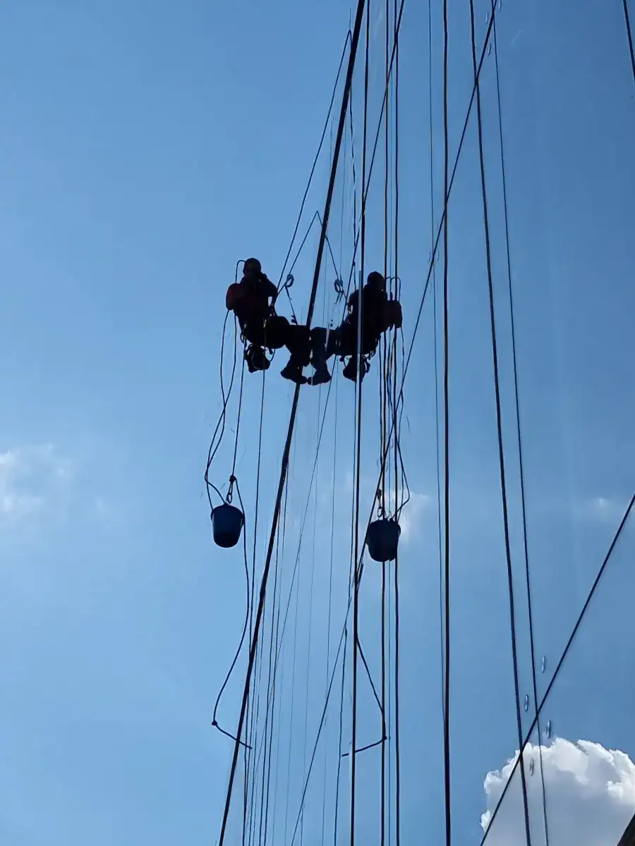 Nettoyage vitres par cordiste à Nîmes