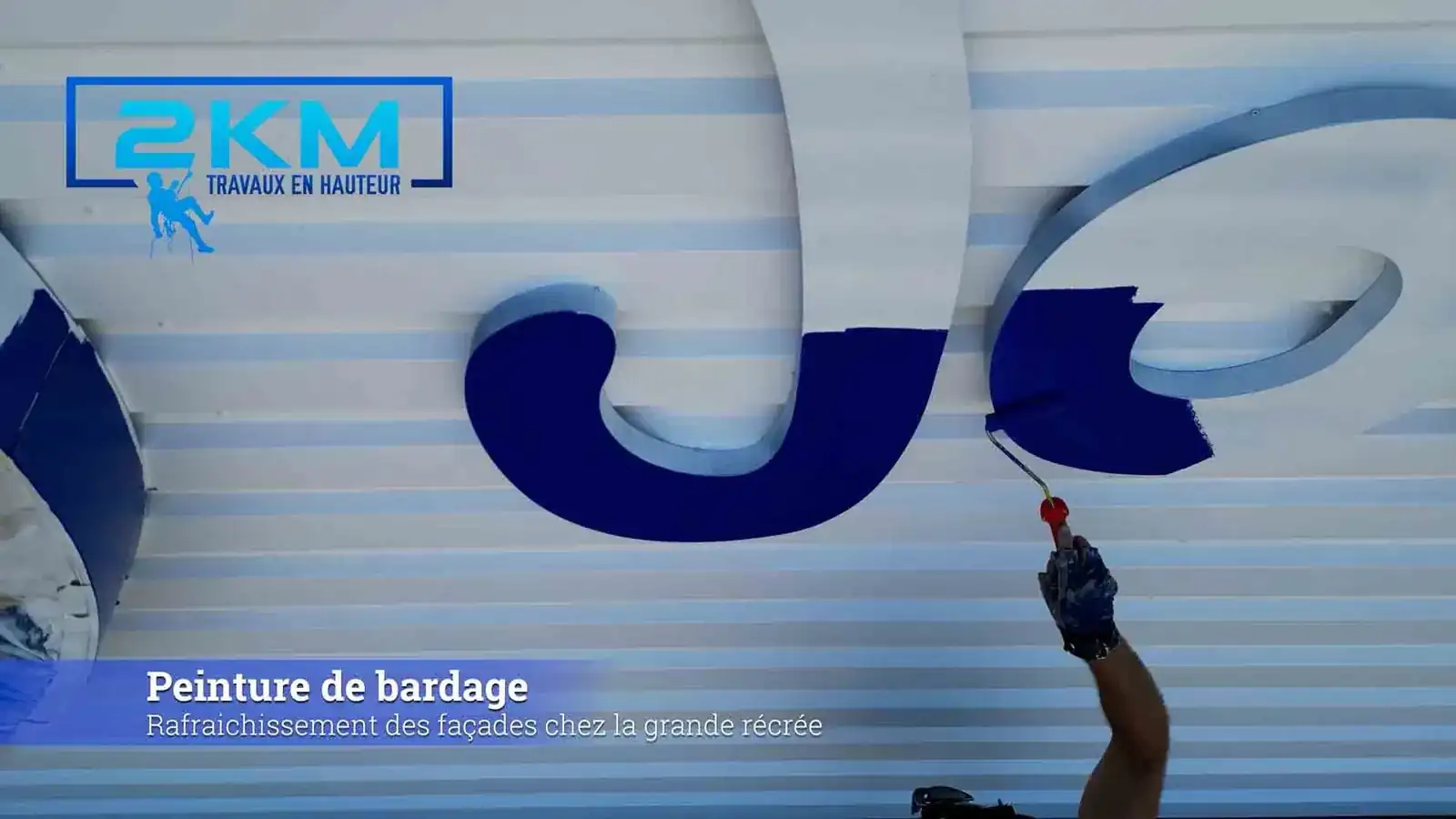 Peinture enseigne en hauteur